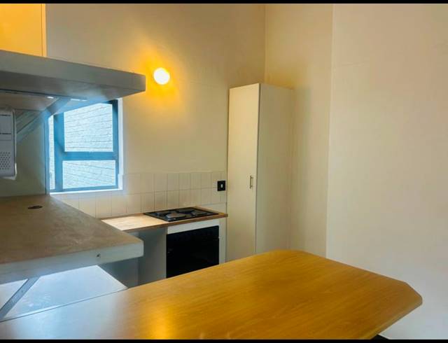 3 BEDROOM APARTMENT FOR SALE IN BRYANSTON